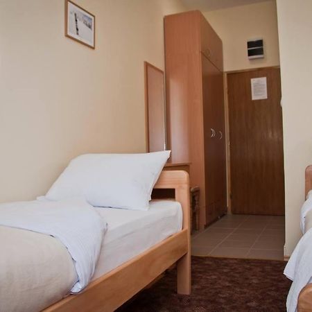 Garni Hotel Alma Пірот Екстер'єр фото