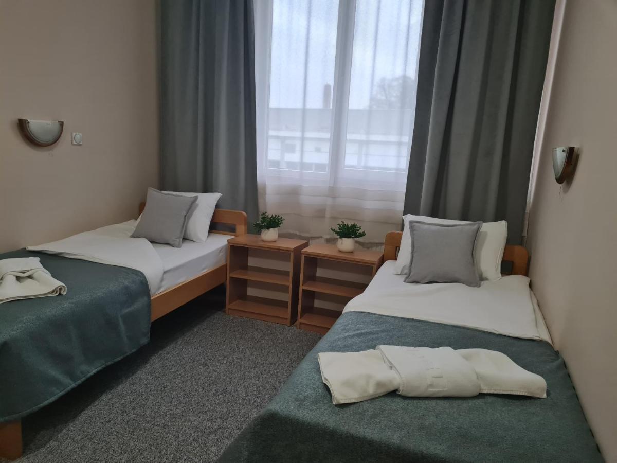 Garni Hotel Alma Пірот Екстер'єр фото