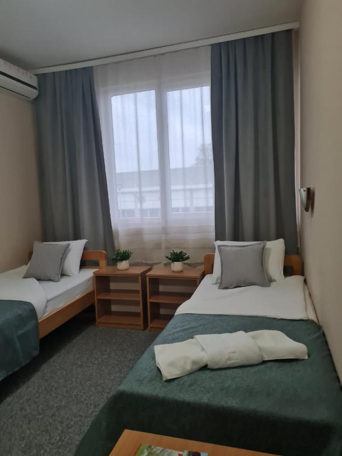 Garni Hotel Alma Пірот Екстер'єр фото