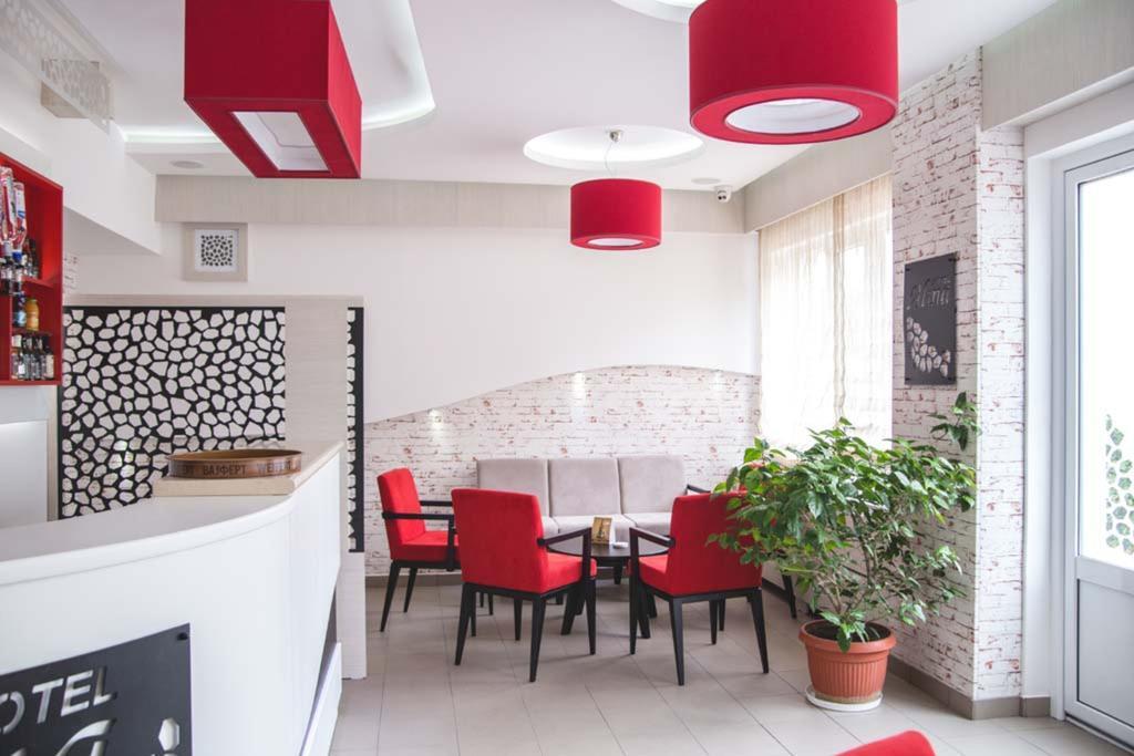 Garni Hotel Alma Пірот Екстер'єр фото