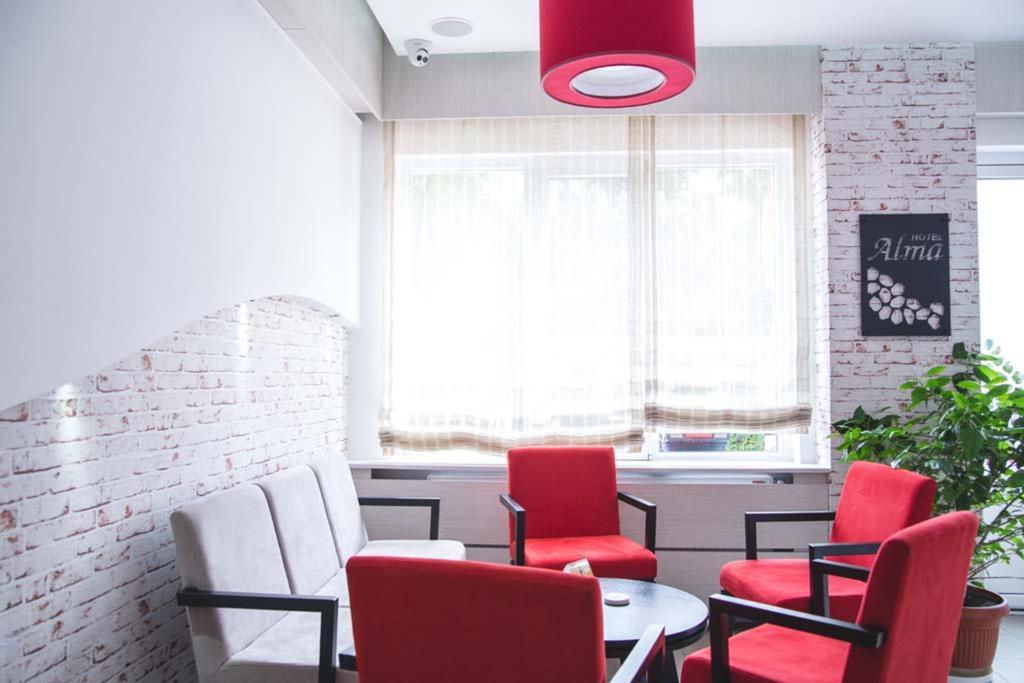 Garni Hotel Alma Пірот Екстер'єр фото