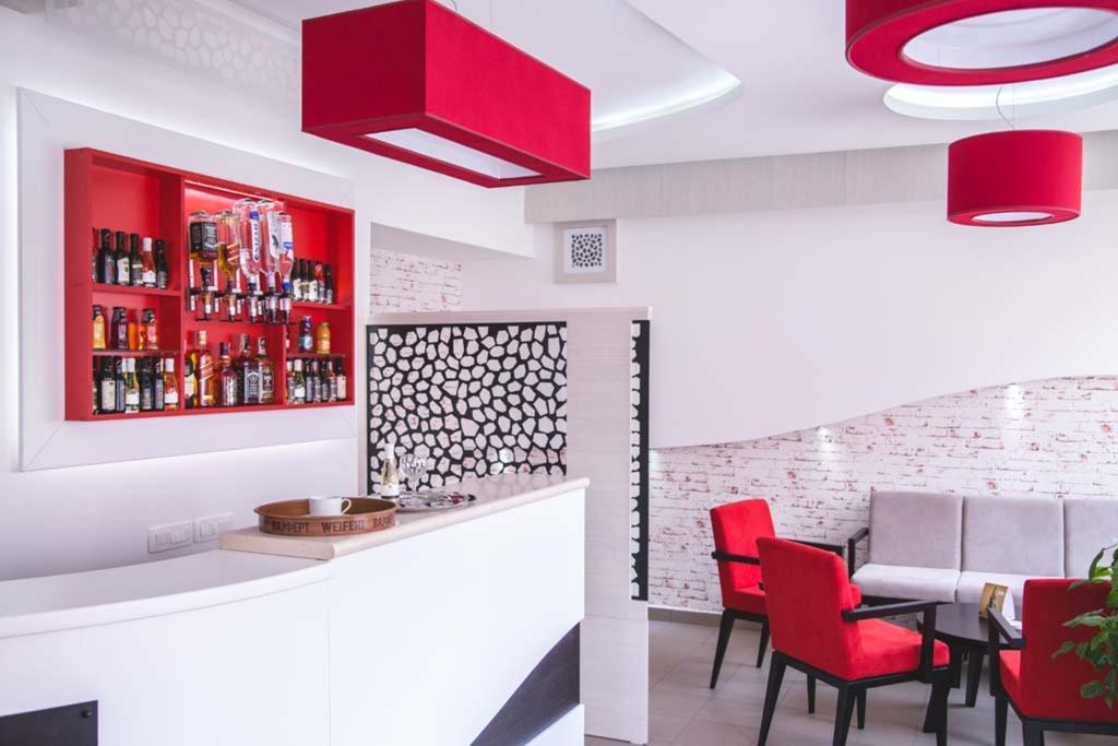 Garni Hotel Alma Пірот Екстер'єр фото