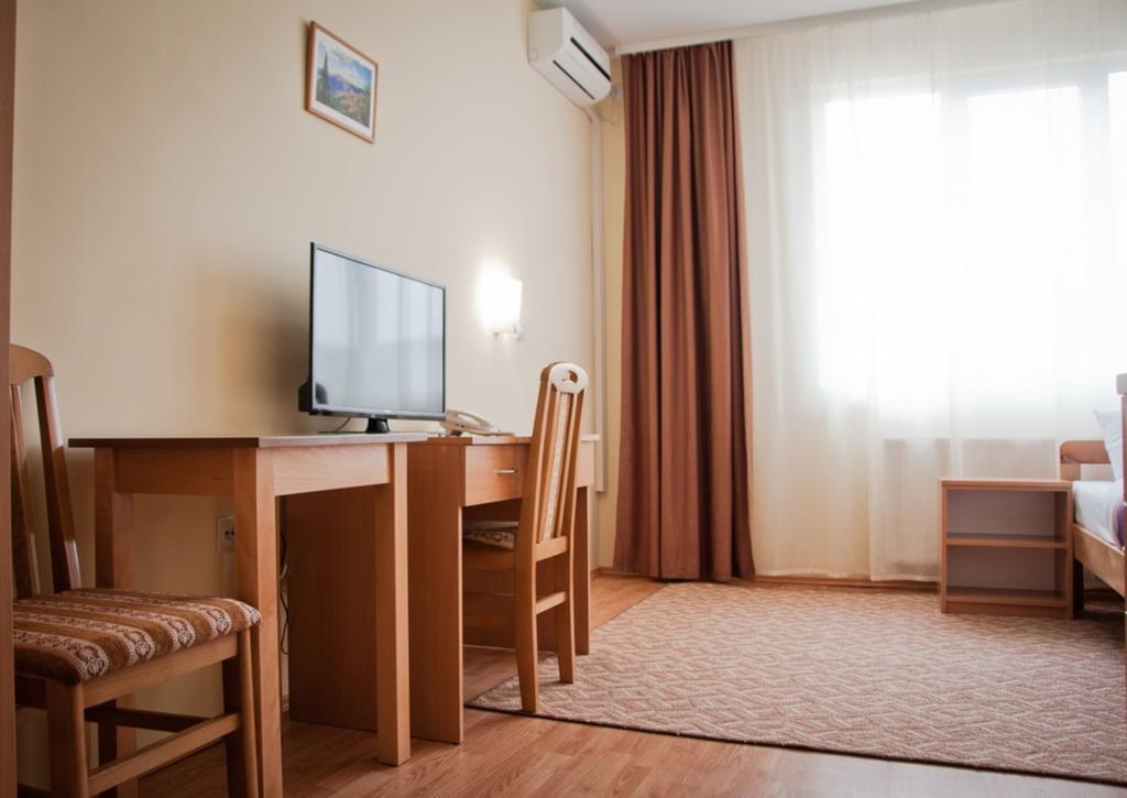Garni Hotel Alma Пірот Екстер'єр фото