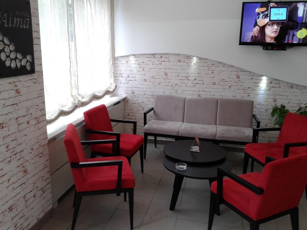 Garni Hotel Alma Пірот Екстер'єр фото