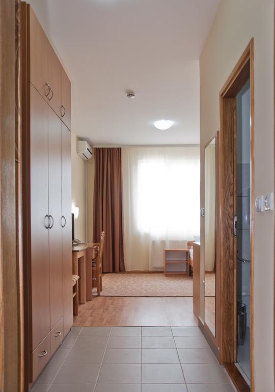 Garni Hotel Alma Пірот Екстер'єр фото