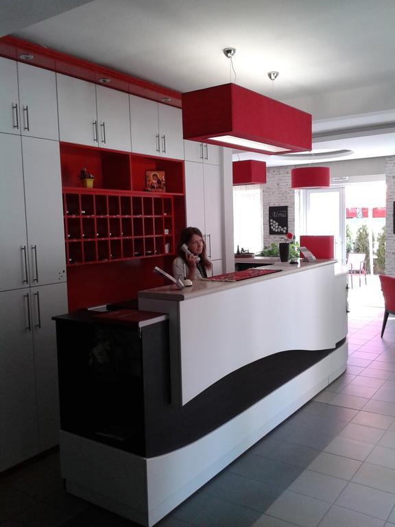 Garni Hotel Alma Пірот Екстер'єр фото