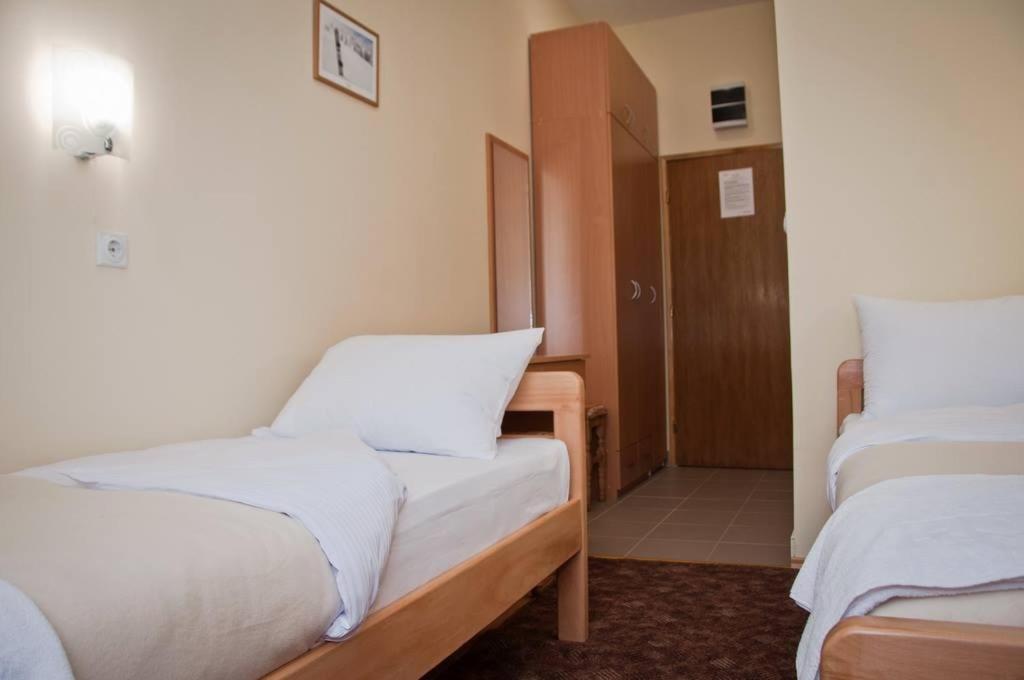 Garni Hotel Alma Пірот Екстер'єр фото