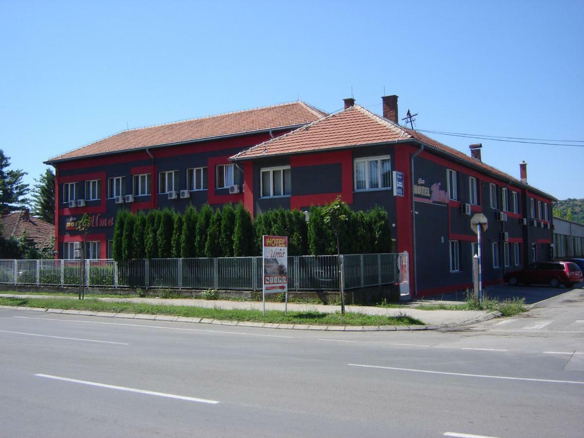Garni Hotel Alma Пірот Екстер'єр фото