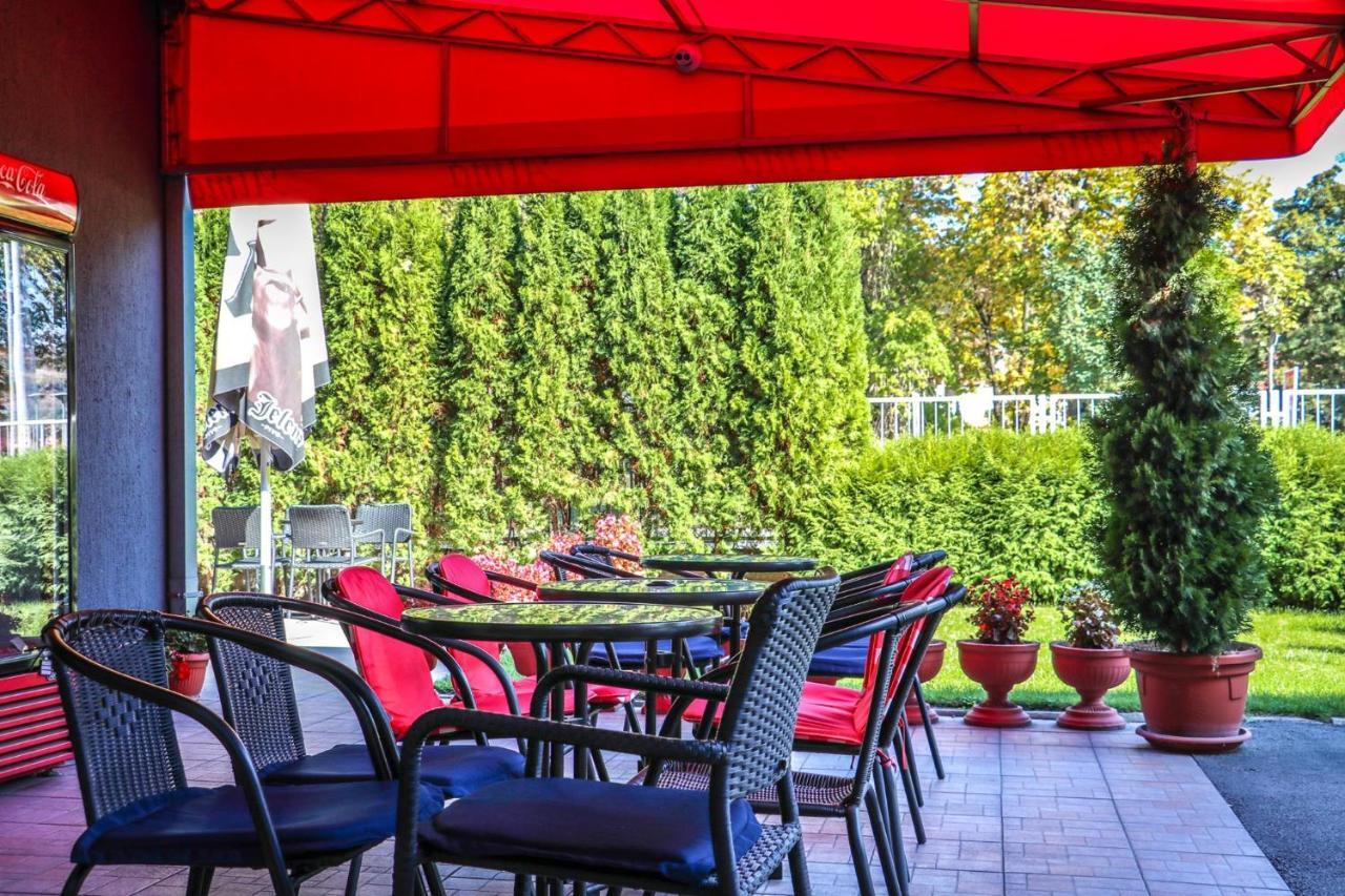 Garni Hotel Alma Пірот Екстер'єр фото
